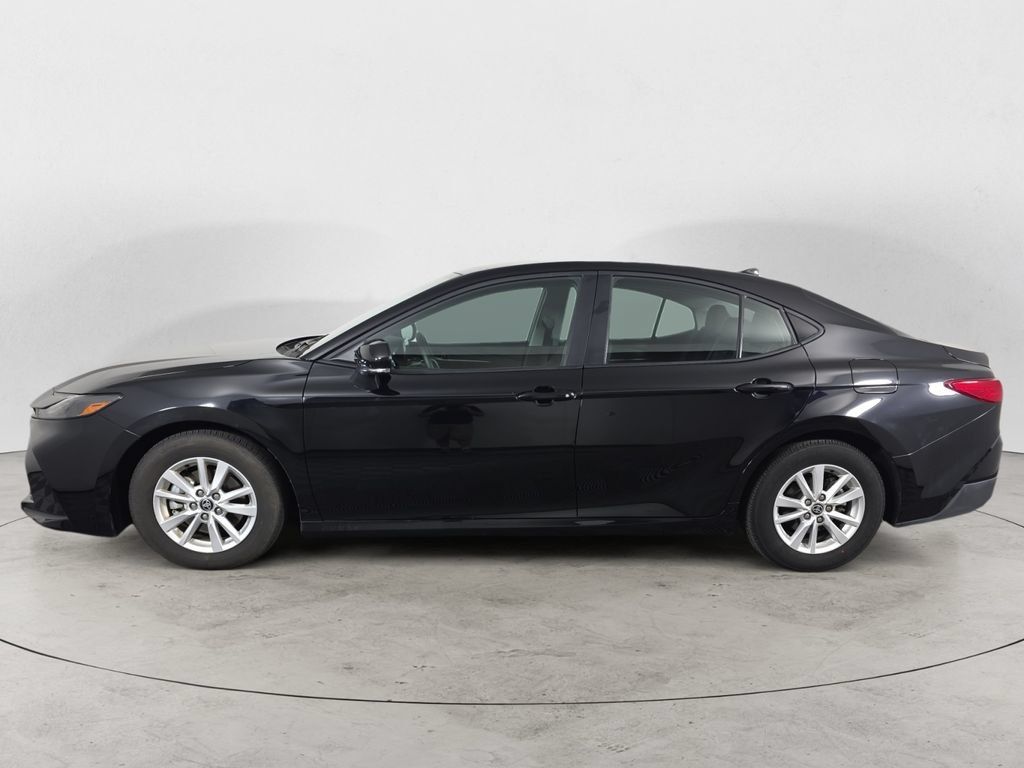 Used 2025 Toyota Camry LE FWD image 8