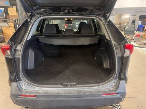 Used 2019 Toyota RAV4 LE AWD/4WD image 9