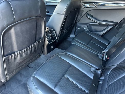 Used 2022 Porsche Macan AWD/4WD image 28
