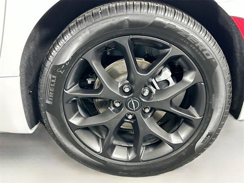 Used 2025 Chrysler Pacifica Limited image 32