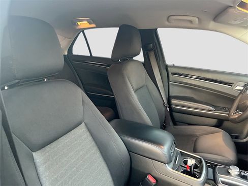 Used 2023 Chrysler 300 Touring w/ Sport Appearance Package image 25