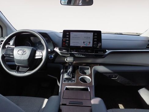 Used 2022 Toyota Sienna LE image 10