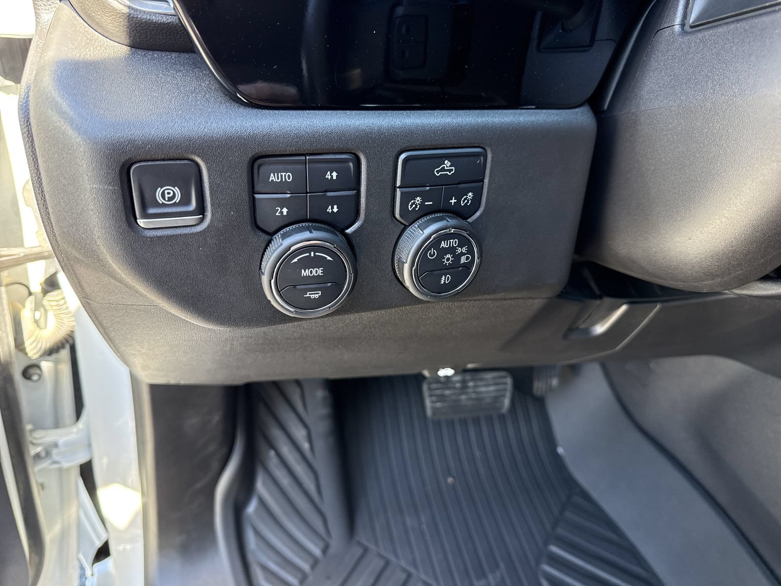 Used 2024 Chevrolet Silverado 1500 LT Trail Boss w/ Protection Package AWD/4WD image 15