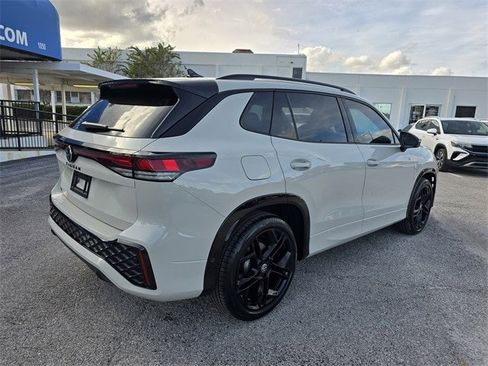 New 2026 Volkswagen Tiguan SE R-Line image 3