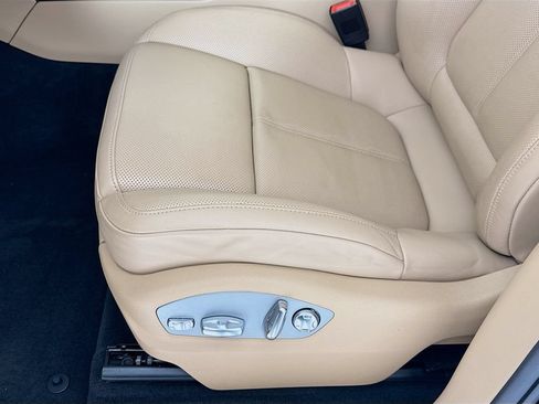 Certified 2025 Porsche Macan AWD/4WD image 13