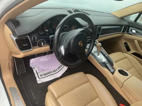 Used 2016 Porsche Panamera 4 image 9