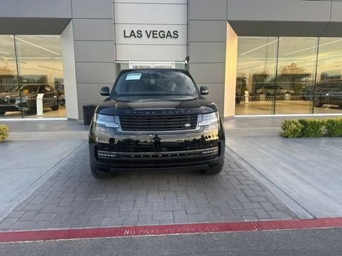 Used 2025 Land Rover Range Rover SE AWD/4WD image 2