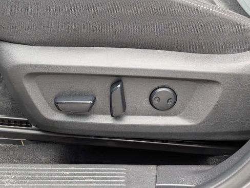 Used 2025 Nissan Rogue SV AWD/4WD image 21