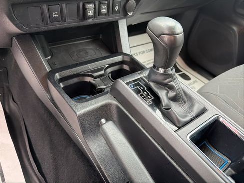 Used 2018 Toyota Tacoma TRD Sport image 25