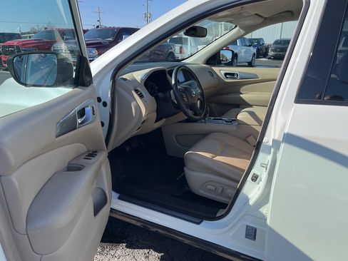 Used 2019 Nissan Pathfinder SL image 19