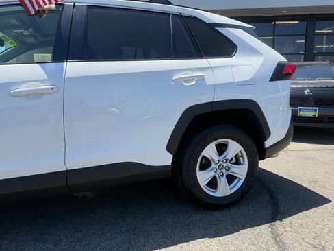 Used 2019 Toyota RAV4 XLE FWD image 6