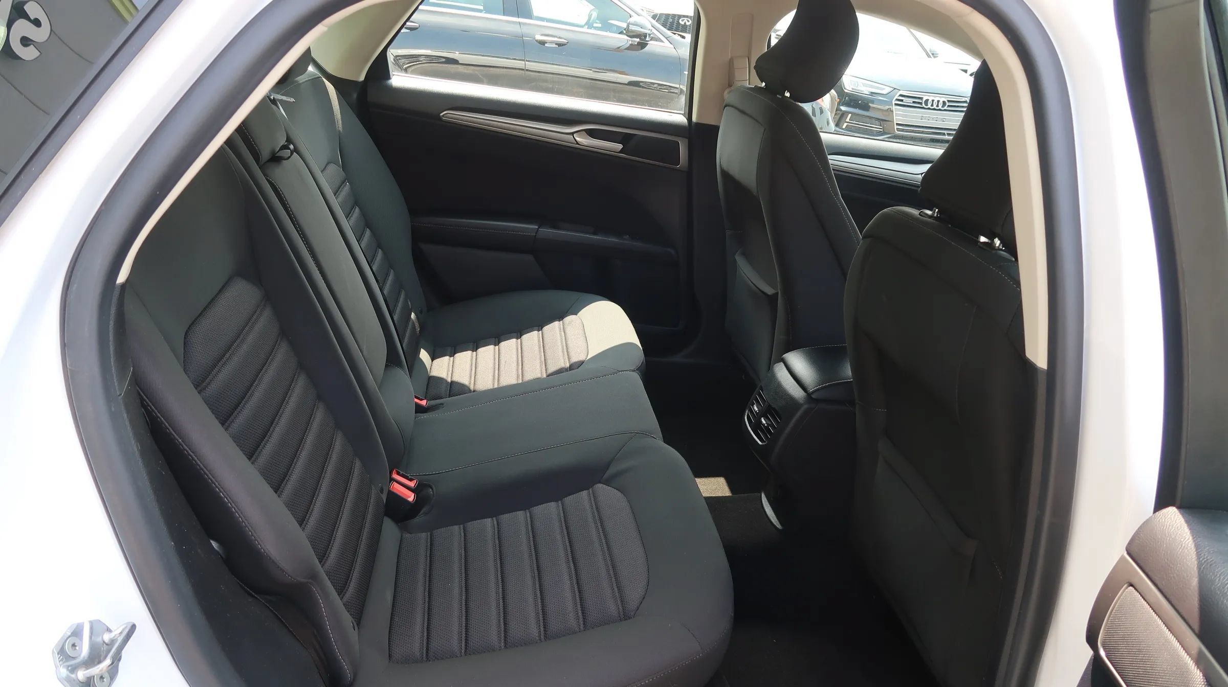 Used 2019 Ford Fusion SE FWD image 23