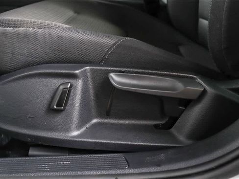 Used 2019 Volkswagen e-Golf SE w/ Driver Assistance Package image 20