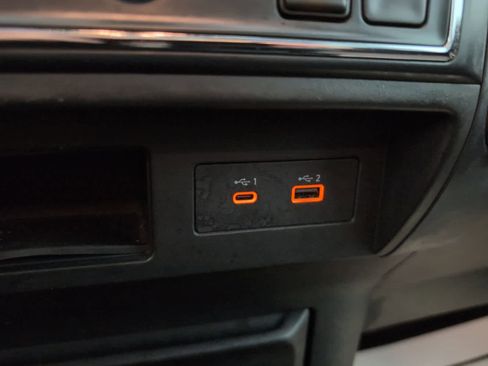 Used 2024 Nissan Titan SV image 18