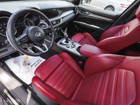 Used 2023 Alfa Romeo Stelvio Veloce AWD/4WD image 15