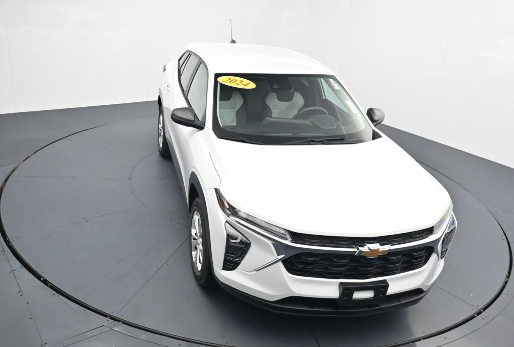 Used 2024 Chevrolet Trax LS FWD image 24