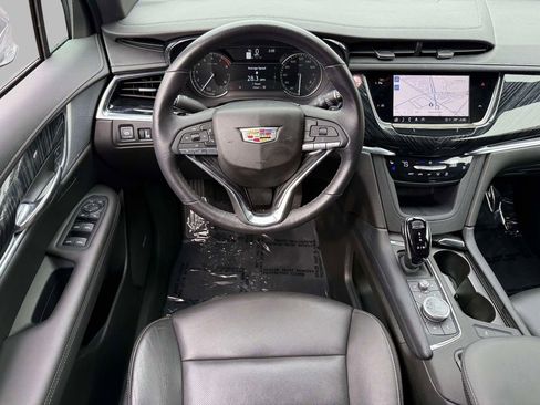 Used 2025 Cadillac XT6 Premium Luxury image 4