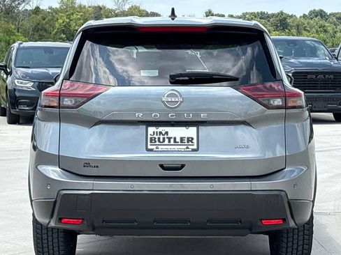 Used 2024 Nissan Rogue S AWD/4WD image 4