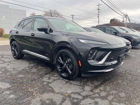 Used 2025 Buick Envision Sport Touring image 4