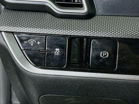 Used 2025 Kia Sportage LX FWD image 17