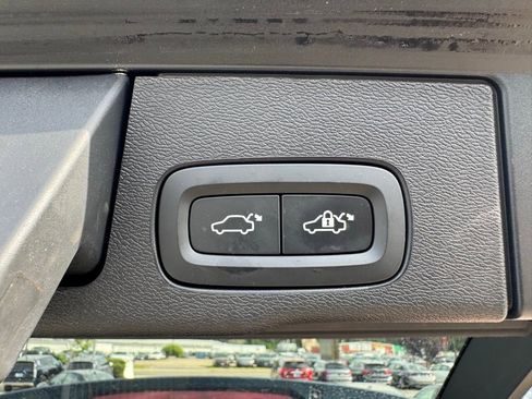 Used 2022 Volvo XC60 B5 Inscription w/ Climate Package image 34