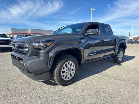 Used 2025 Toyota Tacoma SR5 image 2