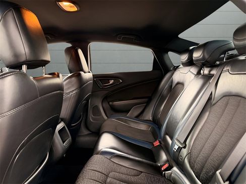 Used 2016 Chrysler 200 S image 17