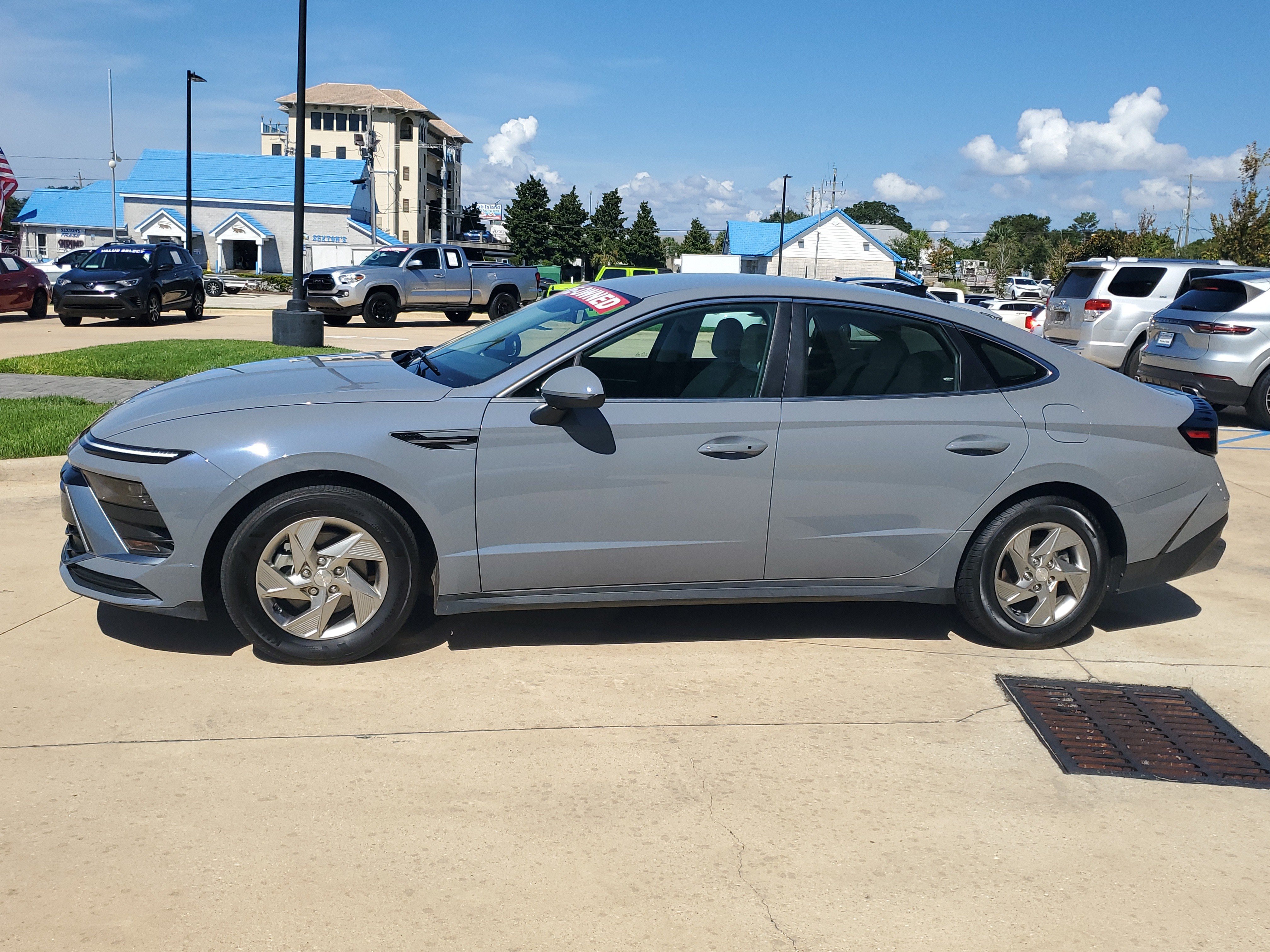 Used 2025 Hyundai Sonata SE FWD image 2