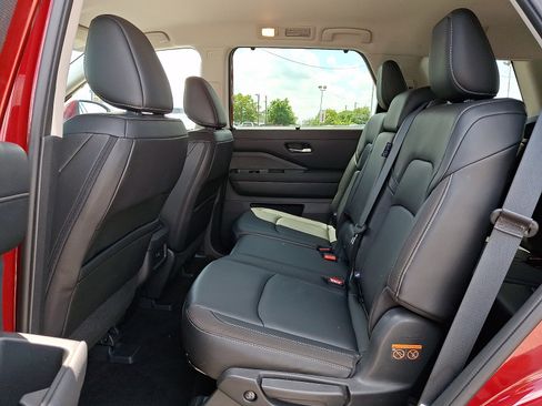Certified 2024 Nissan Pathfinder SL w/ Cargo Package AWD/4WD image 9