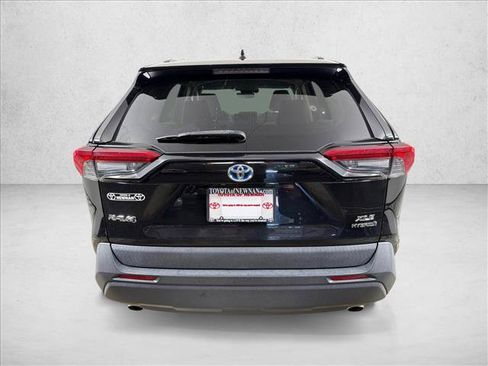 Used 2020 Toyota RAV4 XLE AWD/4WD image 4