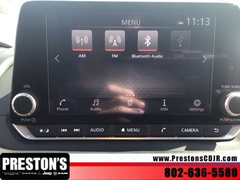 Used 2025 Nissan Rogue SV AWD/4WD image 16