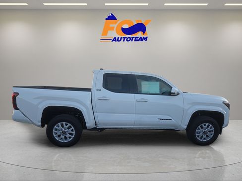 Certified 2026 Toyota Tacoma SR5 AWD/4WD image 6