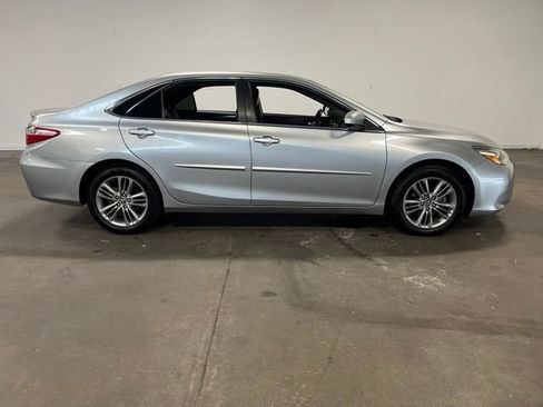 Used 2017 Toyota Camry SE FWD image 2