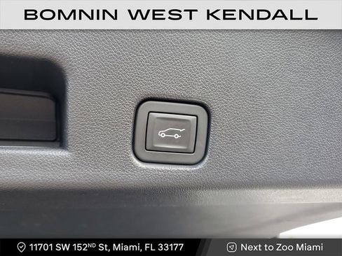 Used 2025 Chevrolet Traverse LT image 13