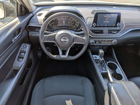 Used 2024 Nissan Altima 2.5 SV image 30