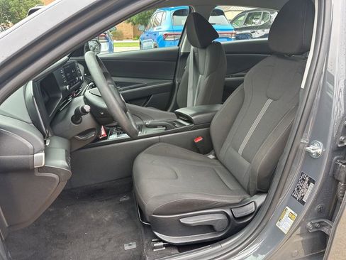 Used 2024 Hyundai Elantra SE FWD image 9