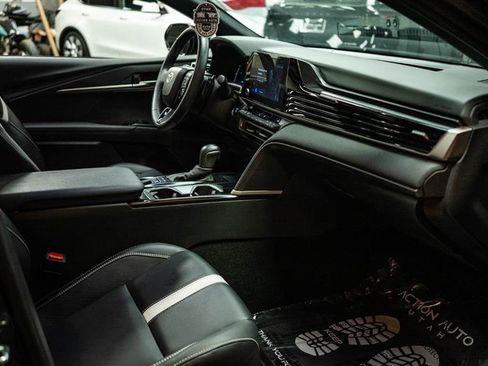 Used 2025 Toyota Camry SE image 13