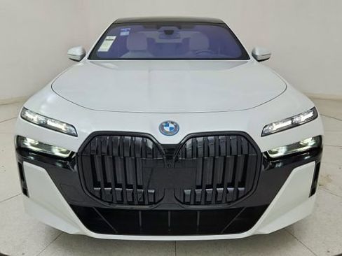 Used 2023 BMW i7 xDrive60 w/ Executive Package 2 image 13