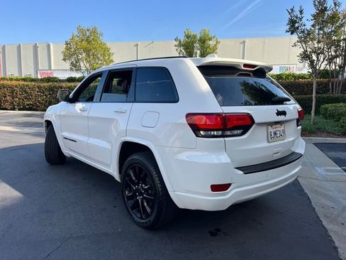 Used 2019 Jeep Grand Cherokee Altitude image 4