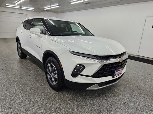 Used 2025 Chevrolet Blazer LT FWD image 3