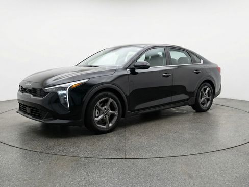 Used 2025 Kia K4 FWD image 3
