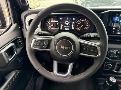 Used 2024 Jeep Wrangler Unlimited Sahara AWD/4WD image 17
