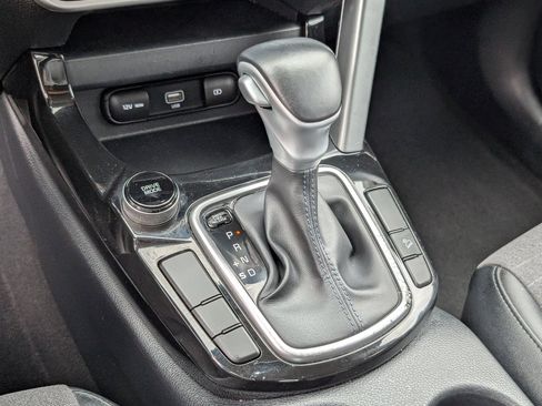 Used 2023 Kia Seltos S w/ Navigation Package FWD image 16