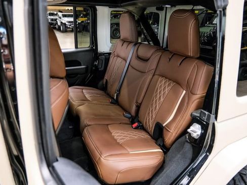 Used 2024 Jeep Wrangler Unlimited Rubicon w/ Technology Group AWD/4WD image 83