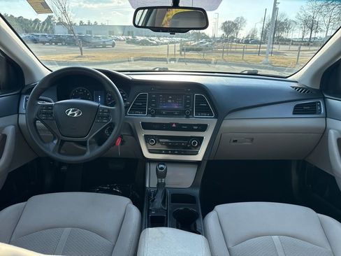Used 2015 Hyundai Sonata SE w/ Option Group 09 image 16