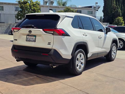 Used 2023 Toyota RAV4 LE AWD/4WD image 12