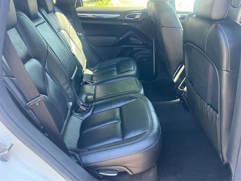 Used 2017 Porsche Cayenne AWD/4WD image 17