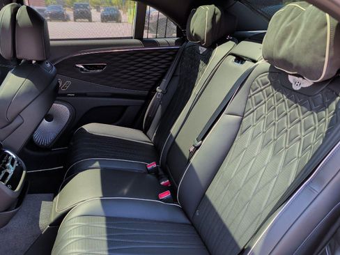 Used 2021 Bentley Flying Spur V8 AWD/4WD image 12