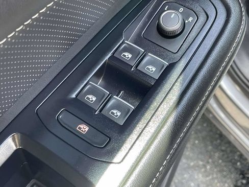 Used 2025 Volkswagen Atlas SE FWD image 26