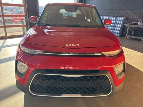 Certified 2022 Kia Soul LX w/ Technology Package image 3